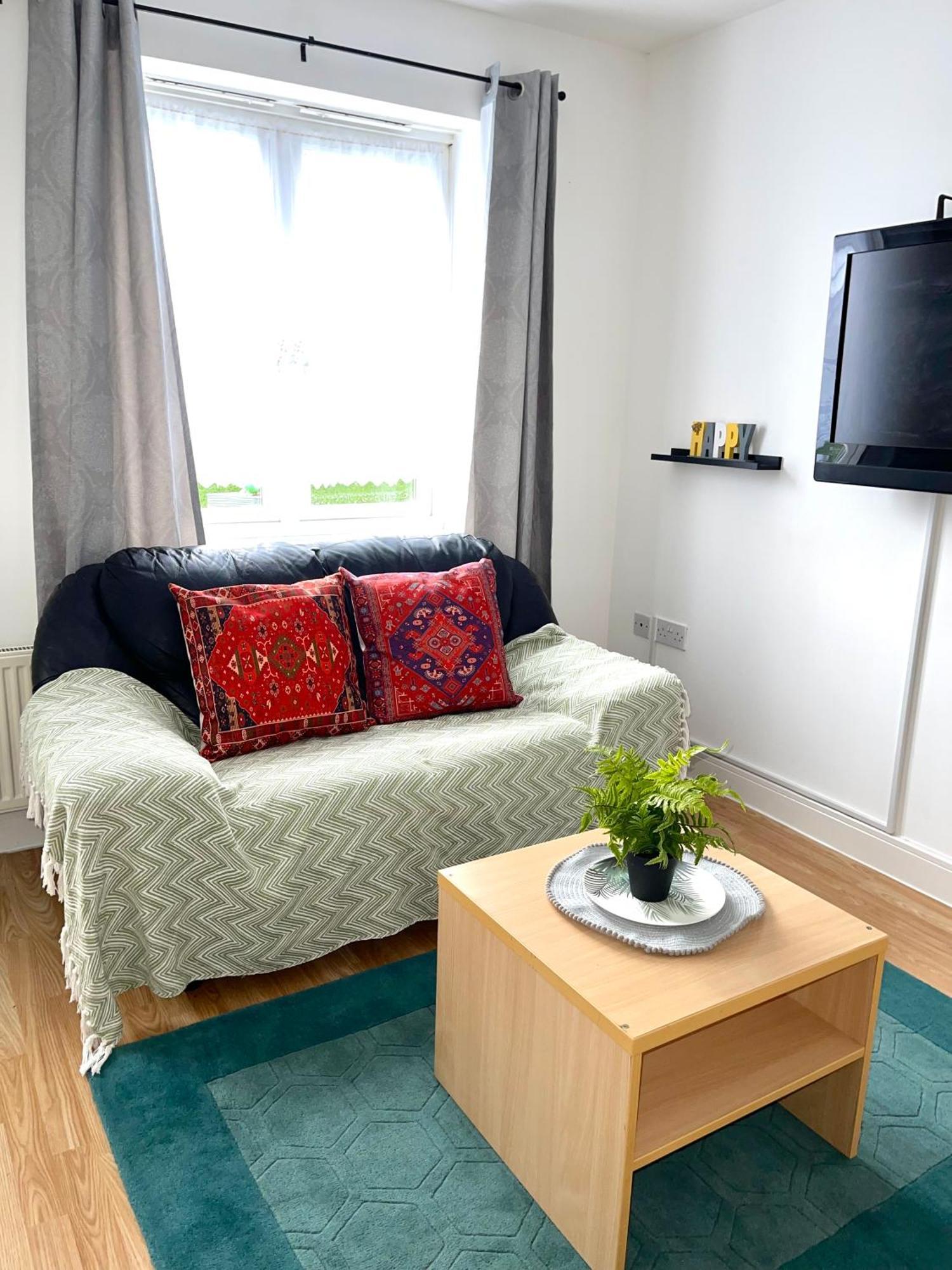 Crescent Apartment - Modern 1 Bedroom First Floor Goodmayes Exteriér fotografie