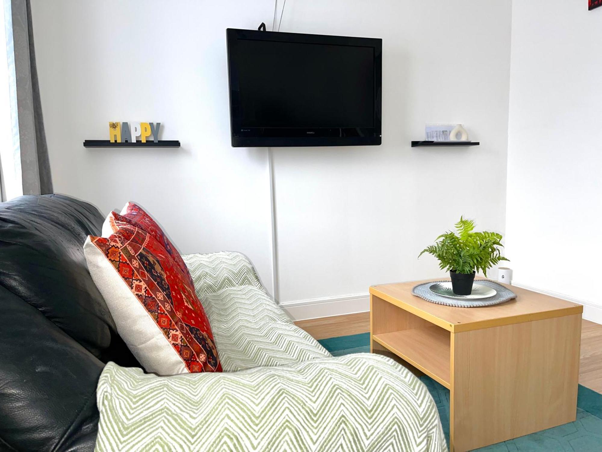 Crescent Apartment - Modern 1 Bedroom First Floor Goodmayes Exteriér fotografie